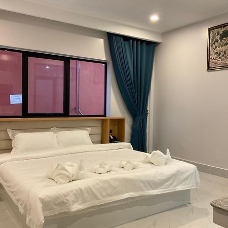 Nico'S Hotel And Skybar Siem Reap Exterior photo