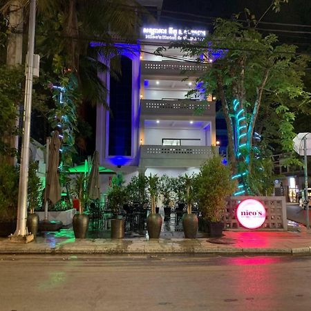 Nico'S Hotel And Skybar Siem Reap Exterior photo