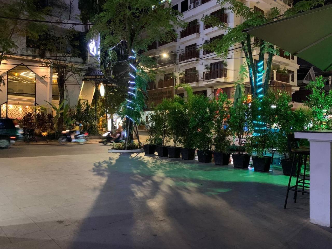 Nico'S Hotel And Skybar Siem Reap Exterior photo